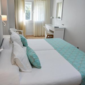 Habitación Estándar con 2 Camas Individuales